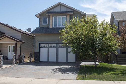 715 Northridge Ave, Picture Butte, AB, T0K1V0 | Card Image