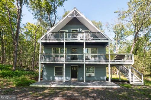 49 Creekview Dr W, Gouldsboro, PA, 18424-8844 | Card Image