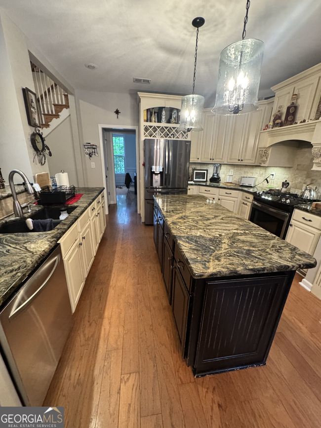 374 Persimmon Dr, House other with 5 bedrooms, 3 bathrooms and 8 parking in Sharpsburg GA | Image 25