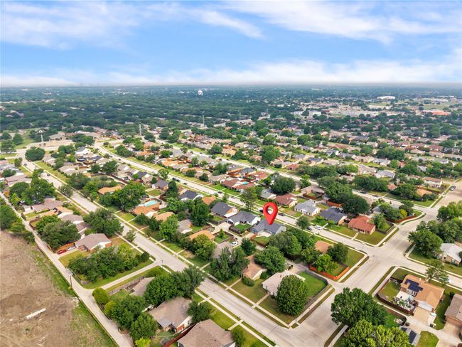 Aerial view of property and surrounding area with nearby suburban area | Image 31