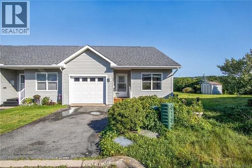 35 St Peters Crt, Saint John, NB, E2K5N4 | Card Image