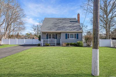 19 Wards Lane, House other with 4 bedrooms, 2 bathrooms and null parking in Bellport NY | Image 1