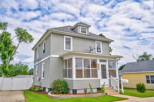 811 W Franklin St, PORTAGE, WI, 53901-1920 | Card Image