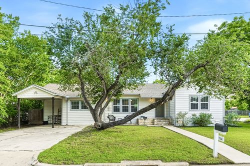 1104 W 7th St, Taylor, TX, 76574-2544 | Card Image