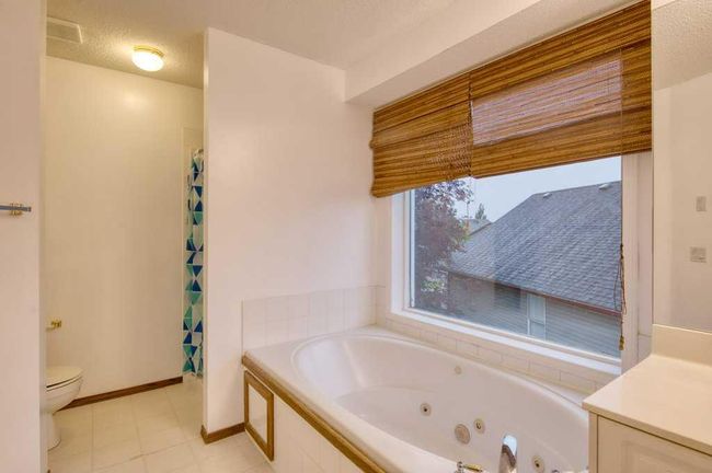 321 Douglas Ridge Pl Se, House detached with 3 bedrooms, 2 bathrooms and 2 parking in Calgary AB | Image 33
