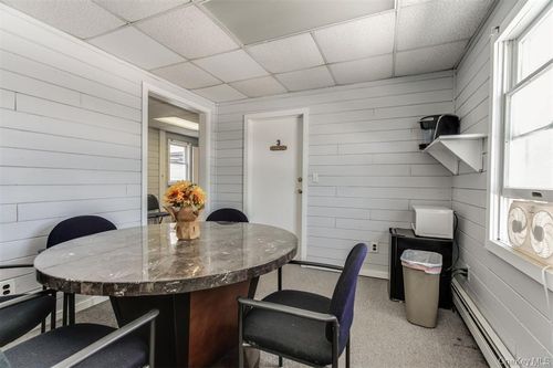 377 Main St, Center Moriches, NY, 11934-3524 | Card Image