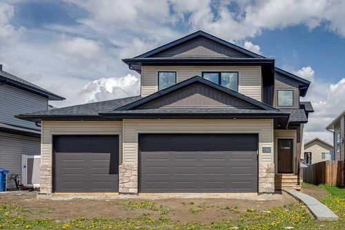 136 Hollman Close, Penhold, AB, T0M1R0 | Card Image