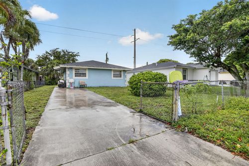 2842 Nw 9th Pl, Fort Lauderdale, FL, 33311-6671 | Card Image
