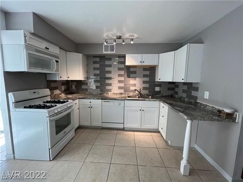 3911 Torsby Pl, Las Vegas, NV, 89119-7181 | Card Image