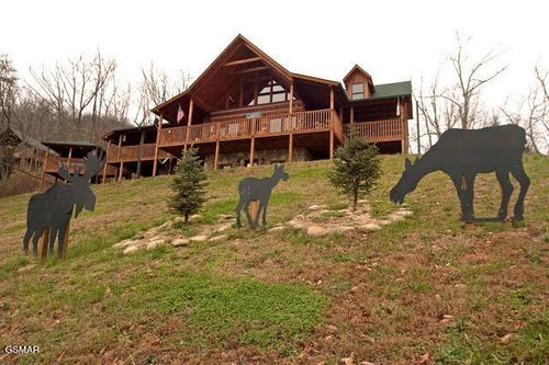 1902 Bluff Ridge Rd, Sevierville, TN, 37876-2643 | Card Image