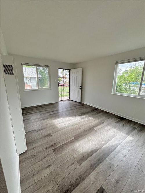 1175 Akron St, Aurora, CO, 80010-3050 | Card Image