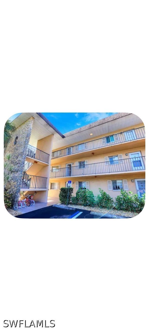 Residential in Naples 3