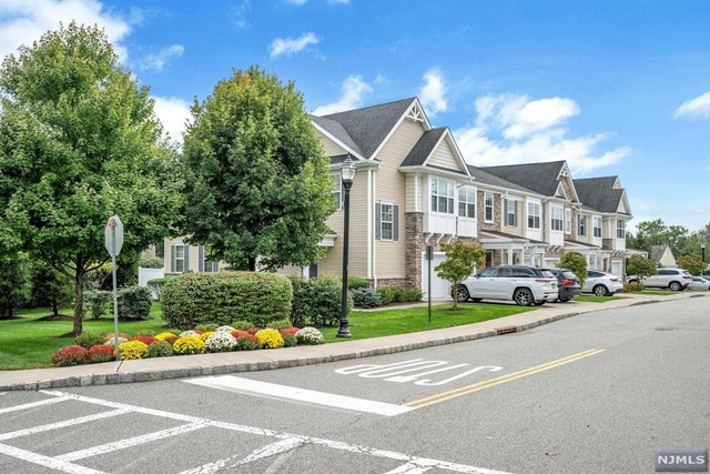 Bahr Cir, Verona, NJ 07044