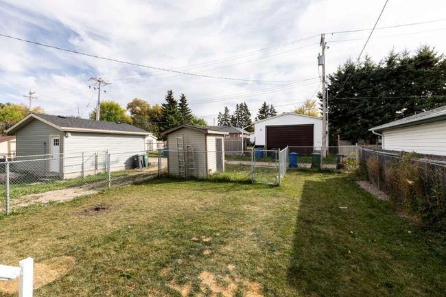 5021 47 Street, Home with 3 bedrooms, 3 bathrooms and 2 parking in Innisfail AB | Image 28