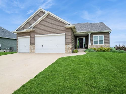 405 Ascot Ln, Robins, IA, 52328-9521 | Card Image