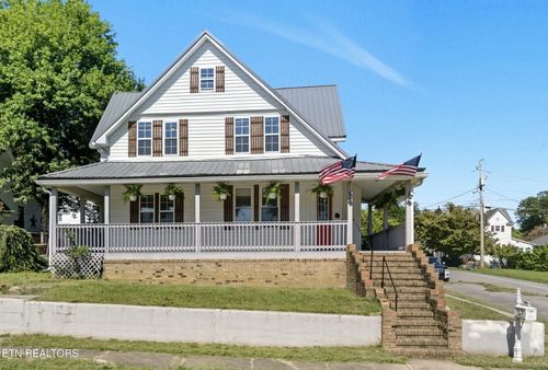 402 Byrd Ave, Harriman, TN, 37748-2403 | Card Image