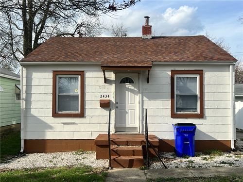 2434 E Prairie St, Decatur, IL, 62521-2235 | Card Image