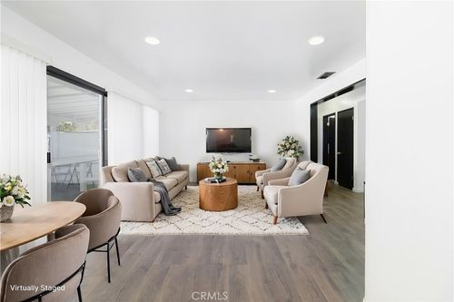 20309 Roscoe Blvd, Winnetka, CA, 91306-1869 | Card Image