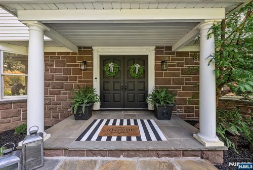 910 Huron Rd, Franklin Lakes, NJ, 07417-2278 | Card Image