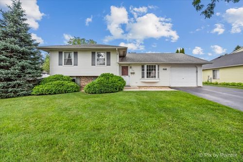 740 Country Ln S, Roselle, IL, 60172-3414 | Card Image