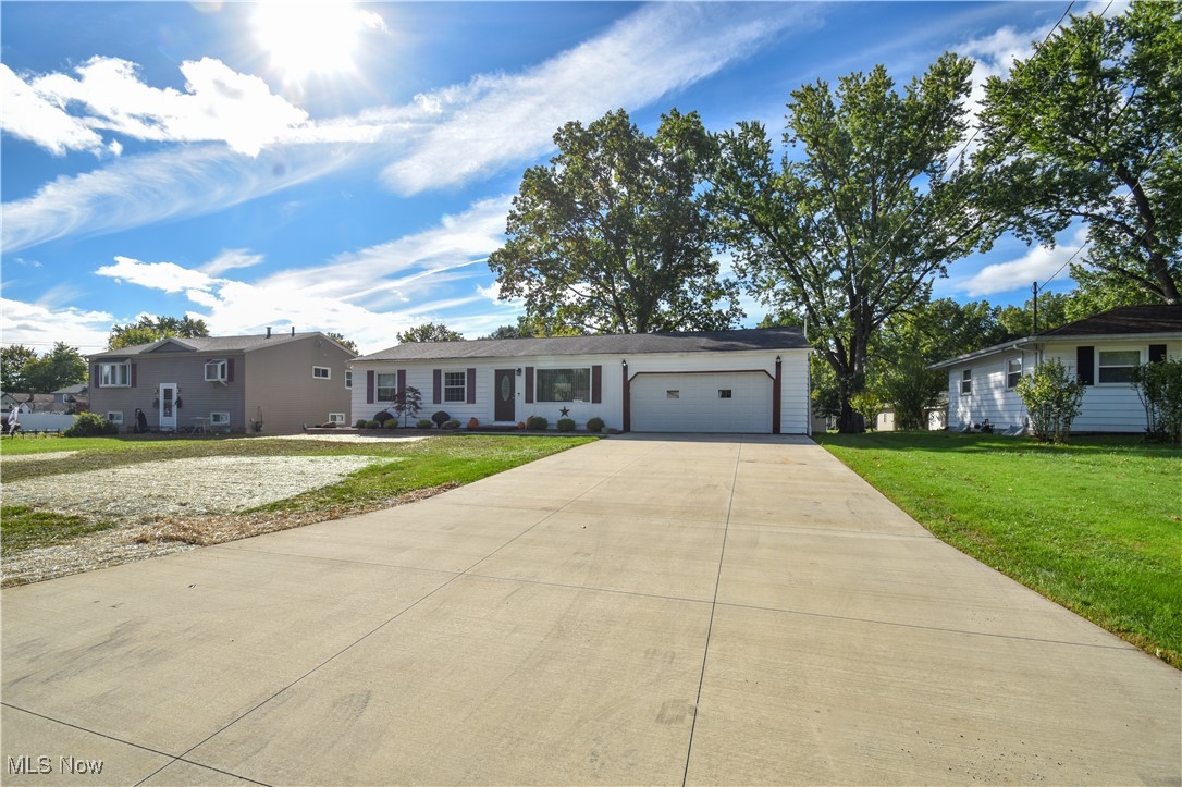 Adrian Dr, Warren, OH 44484