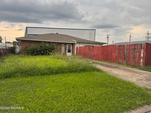 301 Hilliard St, New Iberia, LA, 70560-6639 | Card Image