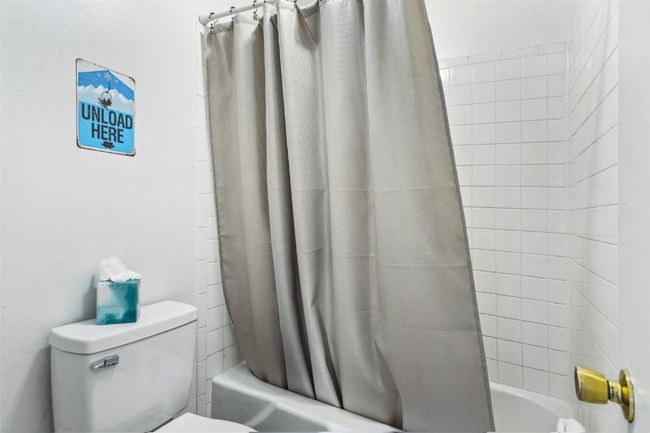 Full bathroom with shower / bath combination with curtain and toilet | Image 17