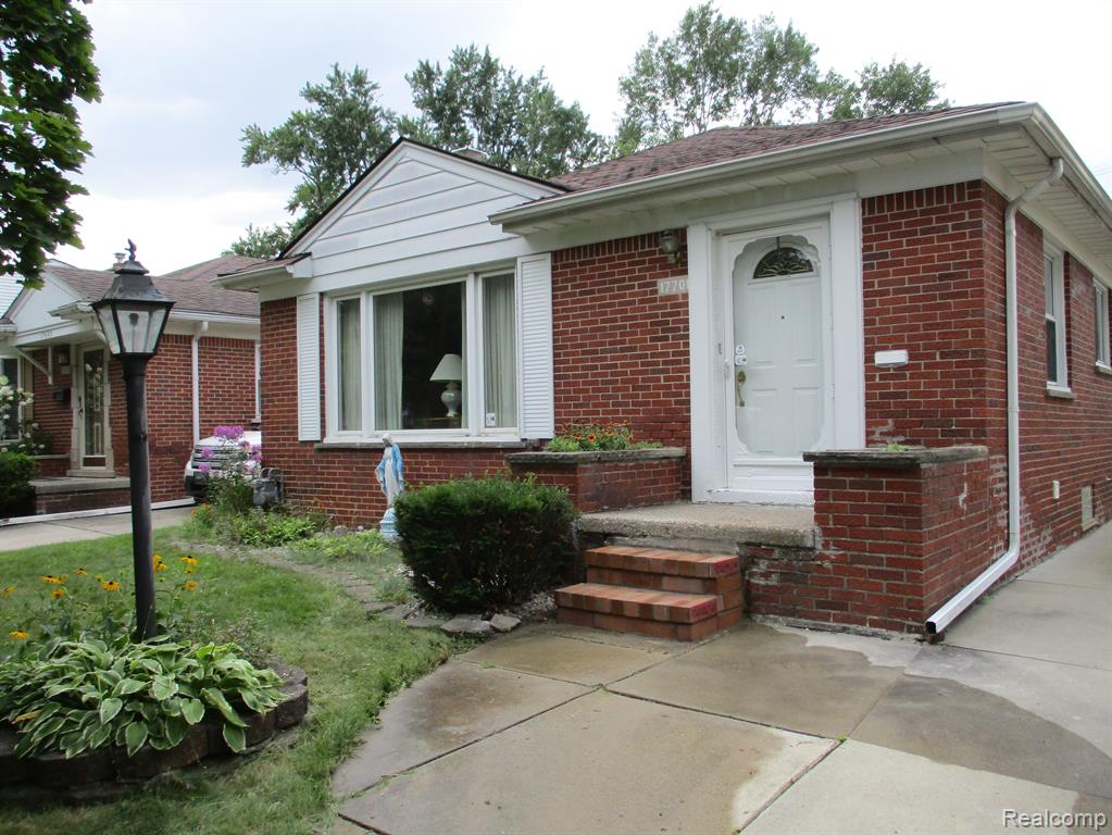 Delaware Ave, Redford, MI 48240