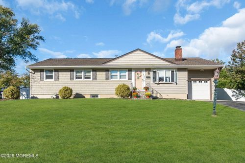 135 Irwin Pl, Middletown, NJ, 07748-2308 | Card Image
