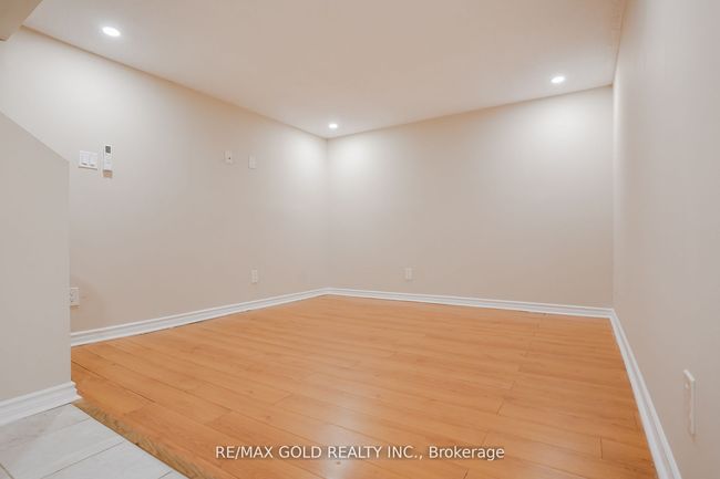 9 Havendale Crt, House attached with 4 bedrooms, 2 bathrooms and 5 parking in Brampton ON | Image 29