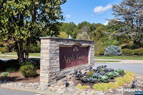 30 Litchult Ln, Mahwah, NJ, 07430-1589 | Card Image