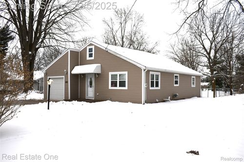 825 Ferley St, Lansing, MI, 48911-3602 | Card Image
