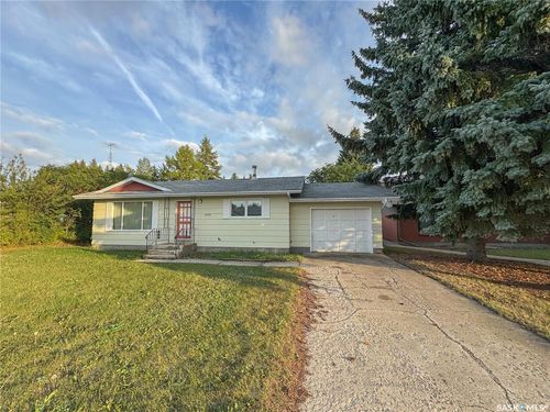 920 Eden St, Indian Head, SK, S0G2K0 | Card Image