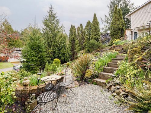 6781 Amwell Dr, Central Saanich, BC, V8M1A1 | Card Image