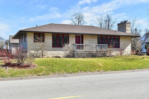 324 Lake St, Winona, MN, 55987-3328 | Card Image