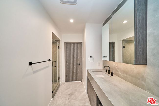 APT-204 - 137 S Maple Dr, Condo with 2 bedrooms, 2 bathrooms and 2 parking in Beverly Hills CA | Image 15