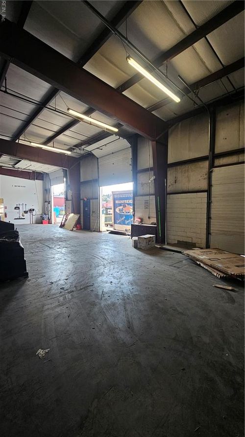 landampm-300 Ed Wright Lane, Newport News, VA, 23606 | Card Image