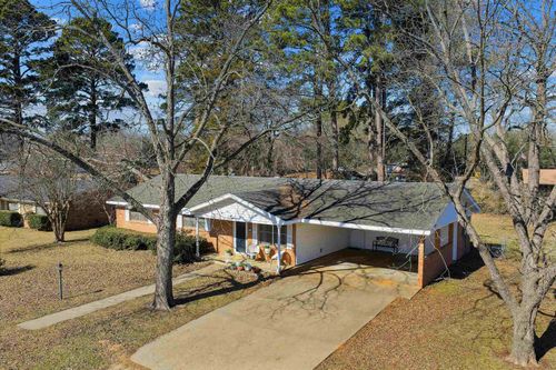 2206 Hendricks St, Gladewater, TX, 75647-4128 | Card Image