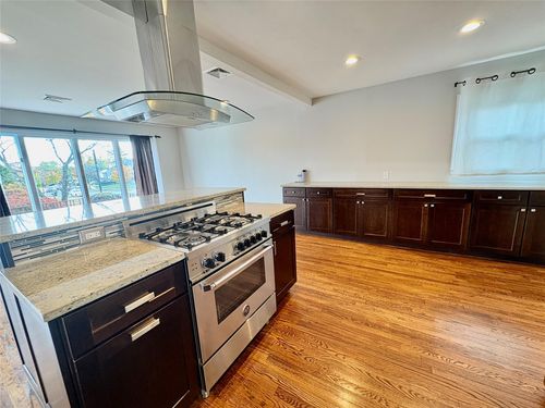 32 Garnet Ln, Plainview, NY, 11803-3802 | Card Image