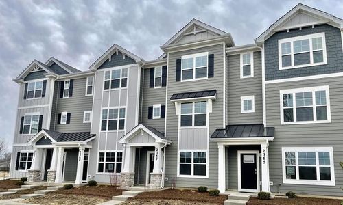 end-unit-2035 Sequoia Ave, Mundelein, IL, 60060-2176 | Card Image