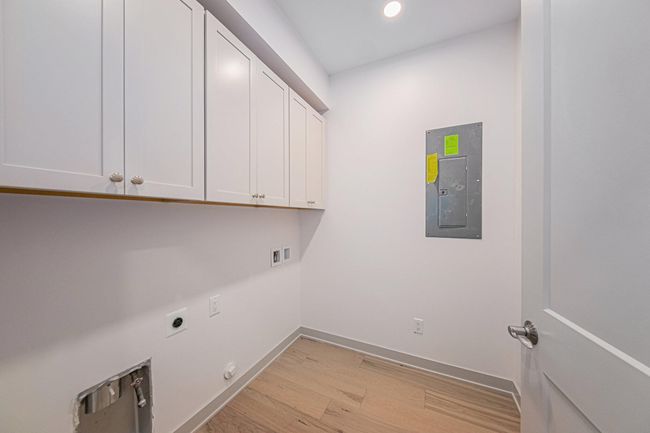 Laundry Room with Additional Cabinetry | Image 12
