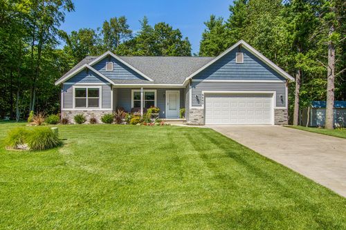 6460 Juliana Dr, Ludington, MI, 49431-8526 | Card Image