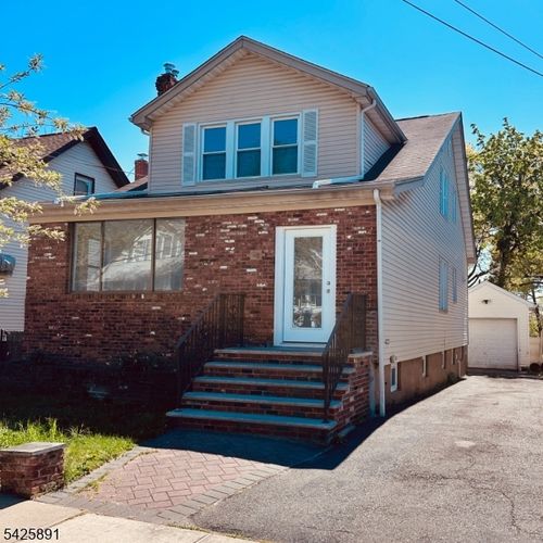 88 Hughes St, Maplewood, NJ, 07040-3304 | Card Image