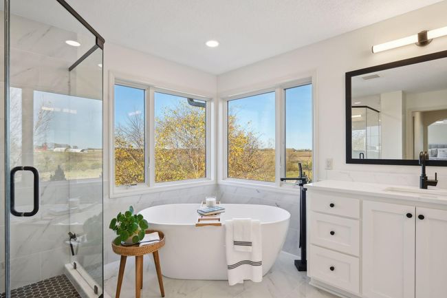 Main bedroom en-suite is recently renovated. | Image 39