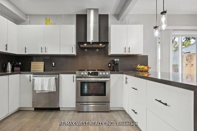 48 Burwell St, House other with 3 bedrooms, 2 bathrooms and 3 parking in Brantford ON | Image 13