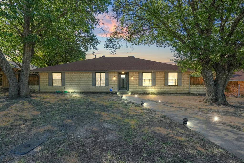 Sherwood Ln, Desoto, TX 75115