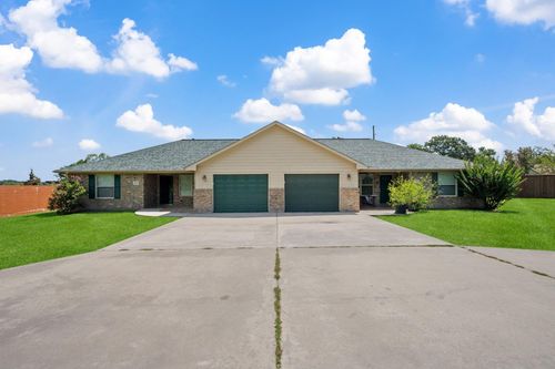 470 W Houston St, Highlands, TX, 77562-2538 | Card Image