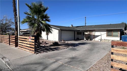 1528 Saylor Way, Las Vegas, NV, 89108-1511 | Card Image