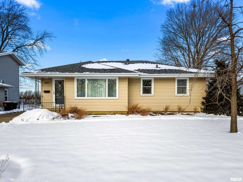 207 Devonshire Rd, Washington, IL, 61571-1313 | Card Image