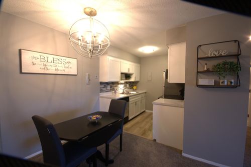 c212-2720 Dale St N, Roseville, MN, 55113-2300 | Card Image